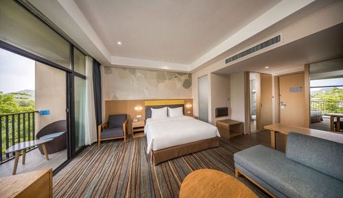 Suite, varias camas, balcón