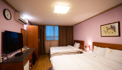 Habitación Deluxe con 2 camas individuales (Breakfast for 2, Free Netflix+Youtube)