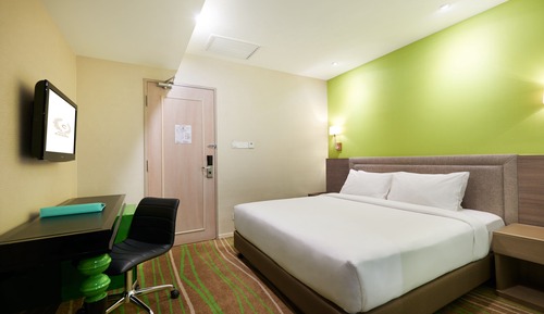 Habitación, 1 cama de matrimonio grande (Cosmo Club Package - No External View)