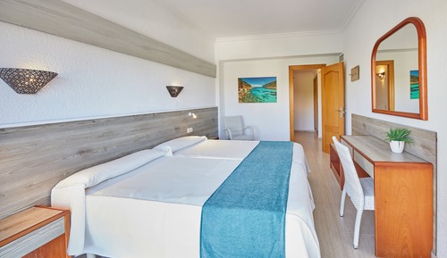 Apartamento, 2 habitaciones, balcón, vistas a la piscina