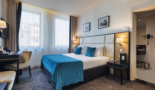 Habitación superior con 1 cama doble o 2 individuales (Single Use)