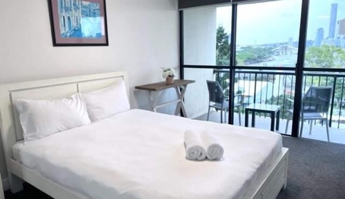 Estudio City, vistas al río