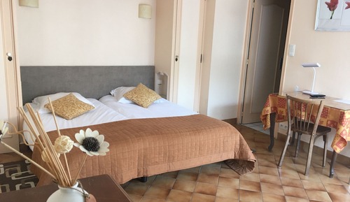 Habitación con 2 camas individuales