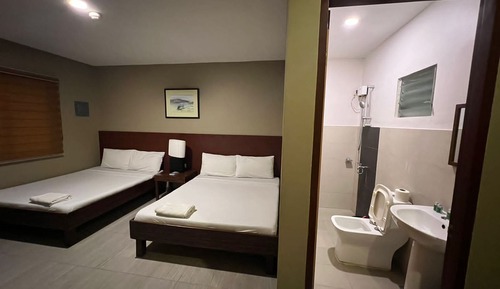 Habitación Deluxe doble, 2 camas dobles, vistas parciales al mar