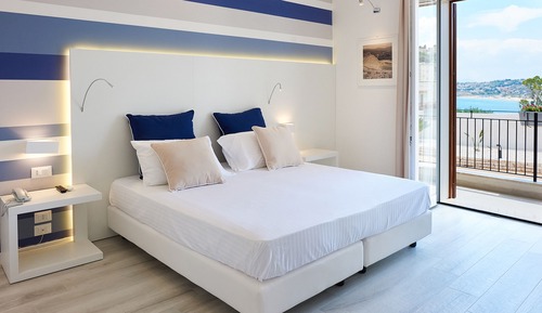 Habitación con 1 cama doble o 2 individuales, balcón, vistas al mar