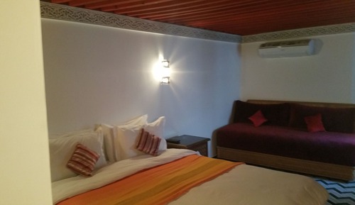 Suite (Mostakfi)