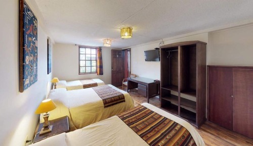 Habitación triple, vistas a la ciudad