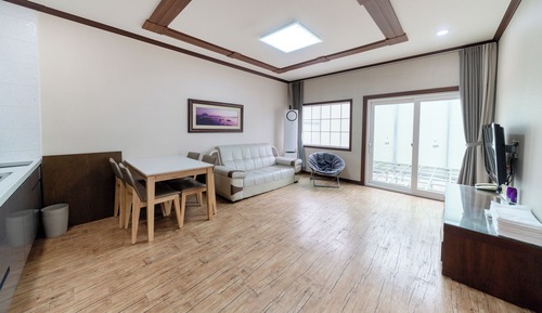 Deluxe Family Room