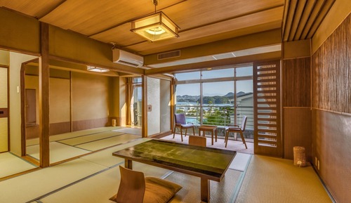 Habitación superior, no fumadores, junto a la piscina (Japanese Style, 2-room, with Bath)
