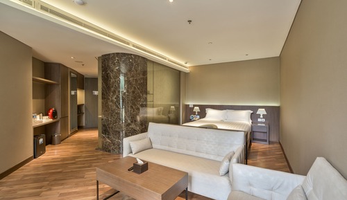 Suite (Ashley)