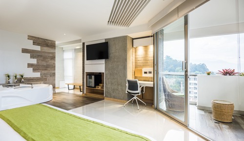 Suite estudio junior, 1 cama de matrimonio grande, bañera de hidromasaje, vistas a la ciudad