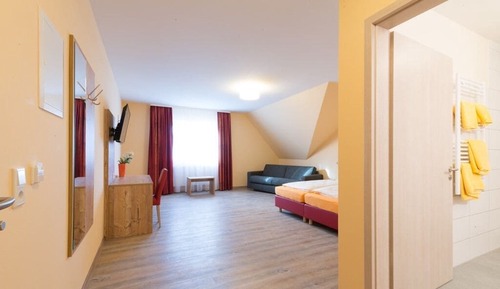 Habitación cuádruple Confort, baño privado (SOFA)