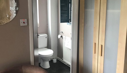 Habitación con 2 camas individuales, baño privado, vistas al jardín (room 3)