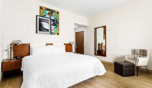 Habitación, 1 cama de matrimonio grande, bañera (Mobility & Hearing)
