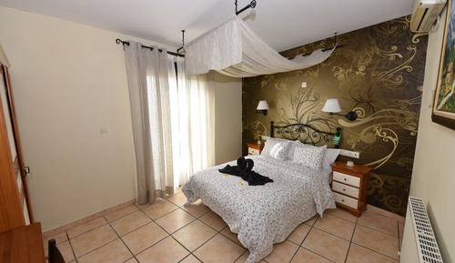 Villa exclusiva, varias habitaciones, fumadores, vistas a la ciudad