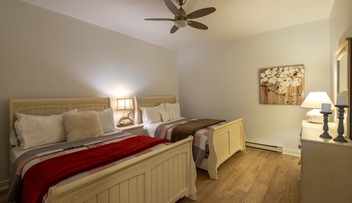 Condo 2 bedroom plus Den (229-4)
