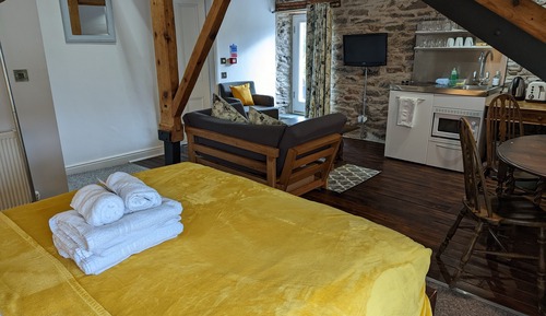 Apartamento panorámico, 1 cama de matrimonio grande con sofá cama, cocina, vistas al lago