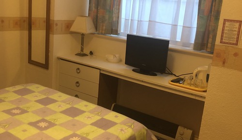 Habitación doble, baño privado, planta baja