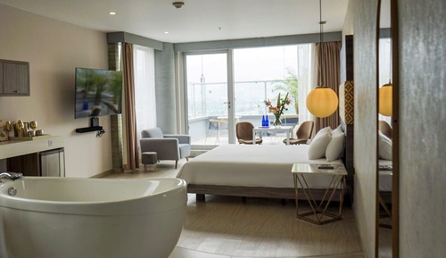 Suite, 1 cama de matrimonio grande, no fumadores, balcón (Efficiency)