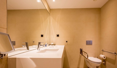Habitación superior, acceso a la piscina (Pool Access)