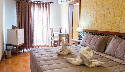 Habitación estándar con 1 cama doble o 2 individuales, vistas a la piscina