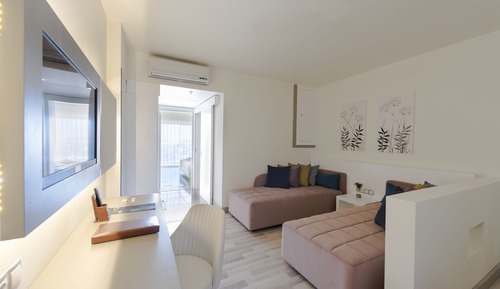 Habitación familiar, vistas parciales al mar