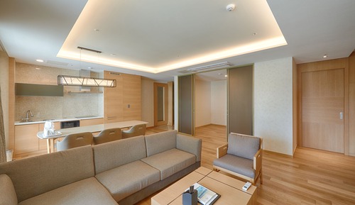 Gold Suite (Kitchen/Ocean View/Bed)