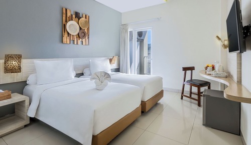 Habitación superior con 1 cama doble o 2 individuales, balcón