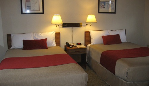 Habitación estándar, 2 camas dobles, frigorífico y microondas (2nd Floor)