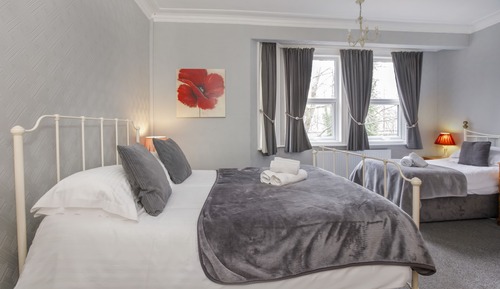 Habitación triple (Room9)