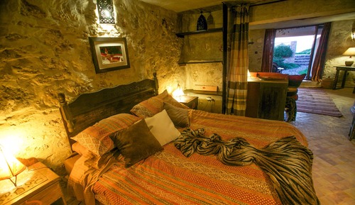 Habitación tradicional con 1 cama doble o 2 individuales, en la zona del patio