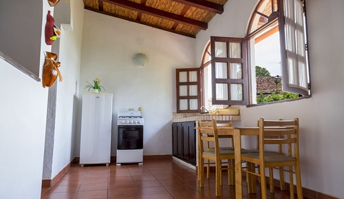 Dúplex básico, 1 cama de matrimonio, vistas a la piscina, en una planta alta