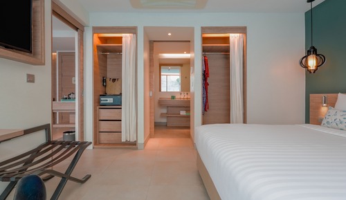 Suite Pool Access