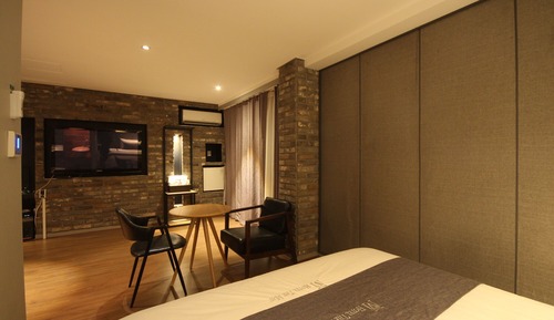 Double Room (Large)