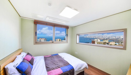 Apartamento familiar, 2 habitaciones, terraza, frente a la playa
