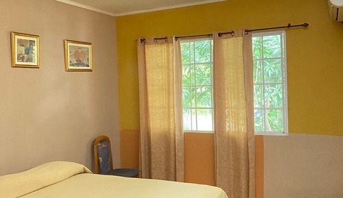 Habitación básica doble, 1 cama individual grande