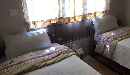 Habitación básica con 1 cama doble o 2 individuales, vistas a la montaña, junto a la montaña