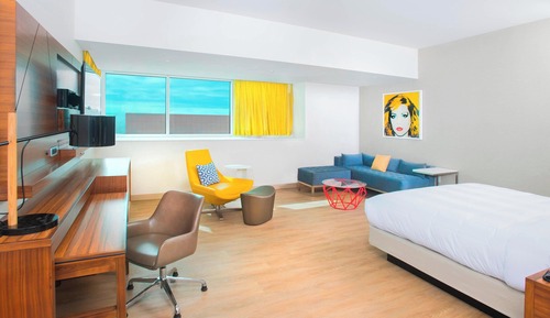 Suite ejecutiva, 1 cama de matrimonio grande, vistas parciales al mar, en esquina