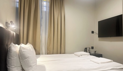 Standard Queen Room