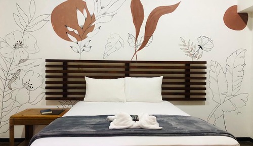 Habitación básica doble, 1 cama de matrimonio grande