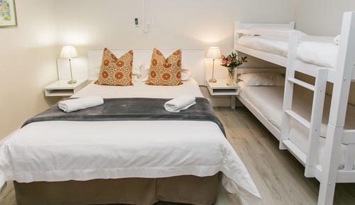 Habitación (Deluxe Queen Room with Bunkbed)