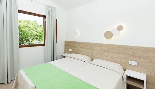 Habitación con 1 cama doble o 2 individuales, balcón