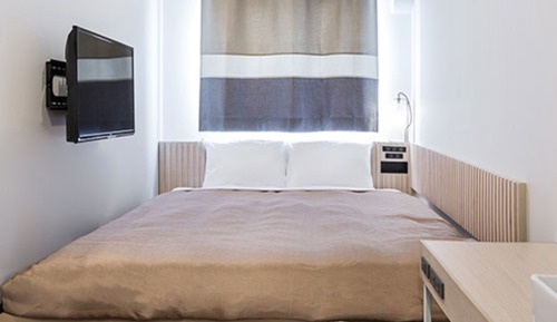Habitación doble, no fumadores, baño compartido (NO group booking/ more than 2 rooms)