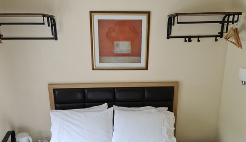 Habitación básica doble, baño privado (Small Double room)