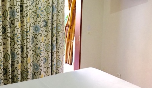 Queen Poolside Room