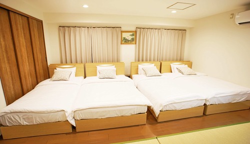 Habitación familiar, varias camas (2single bed+2semi-double bed)