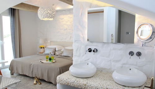 Superior Suite with Sea View and outdoor Hot Tub