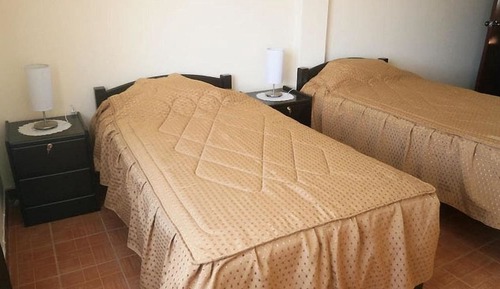 Habitación con 2 camas individuales