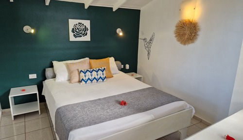 Bungalow, 2 habitaciones, cocina básica, vistas a la piscina