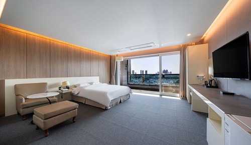 Habitación Deluxe doble, balcón (Front View)